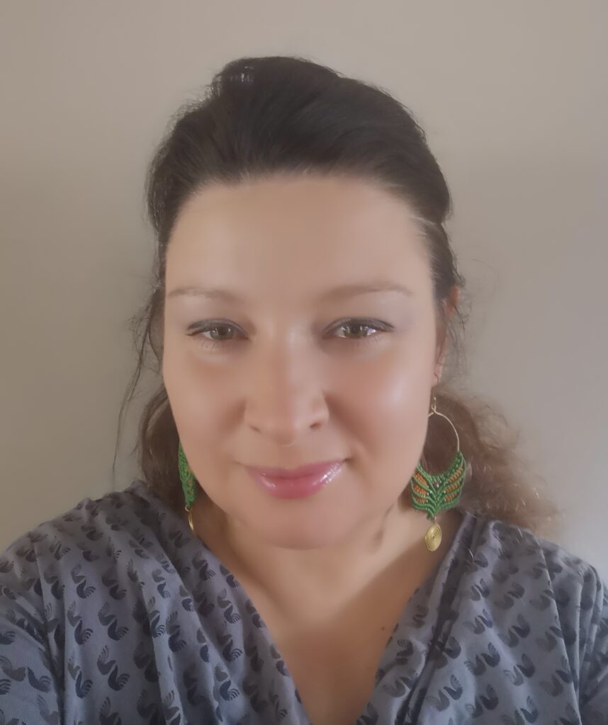 Portrait of Karolina Izabela Wtorkowska, integrative psychotherapist and founder of Focus Point Psychotherapy – offering relational, reflective therapy online and in Kent.